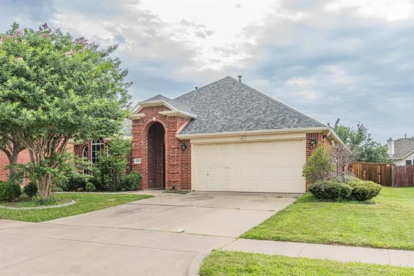 $349,900 | 611 Primavera Drive, Arlington, TX 76002