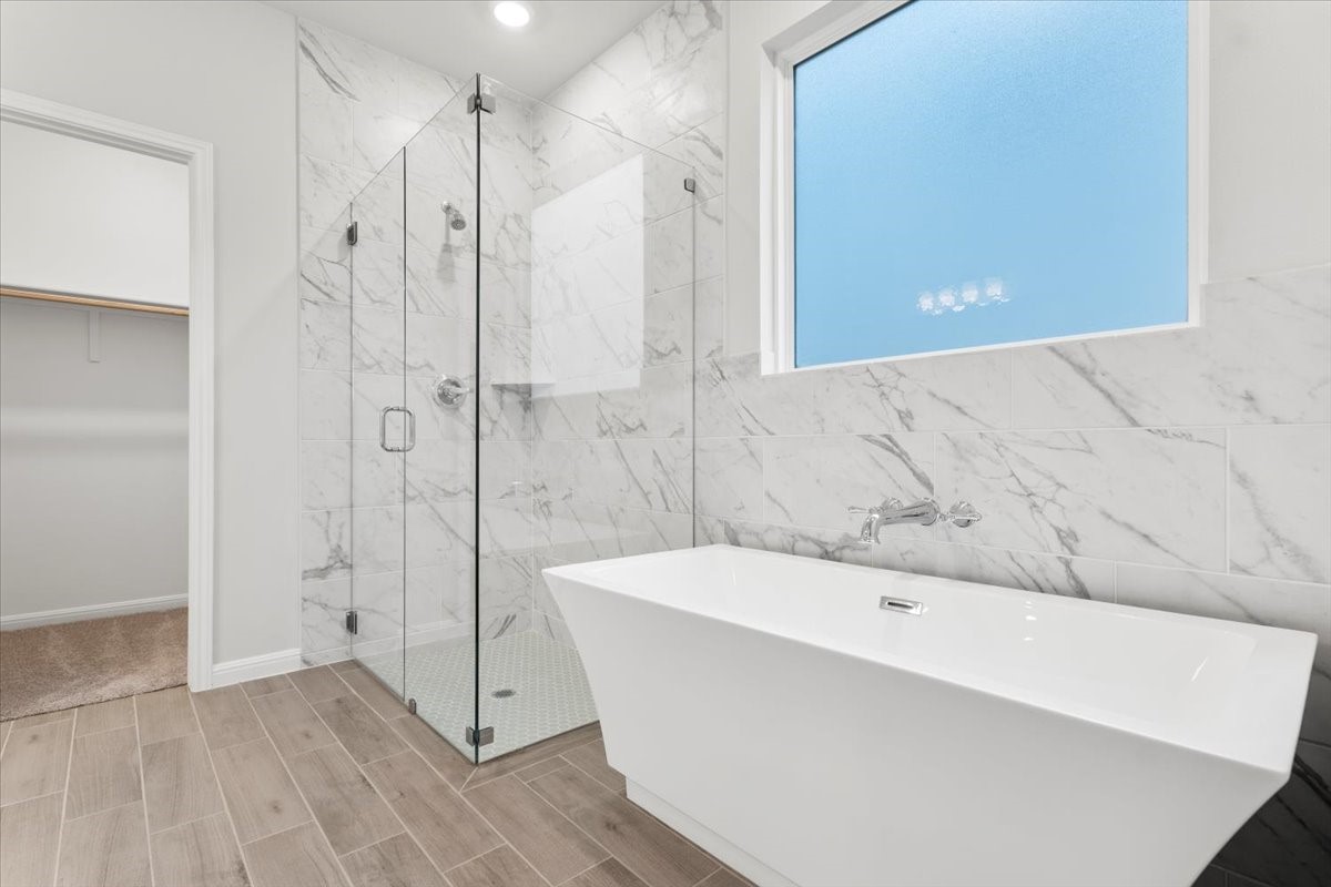 320 Windstar Road Liberty Hill, TX 78642 - Photo 15 of 29 a bathroom with a bathtub and shower