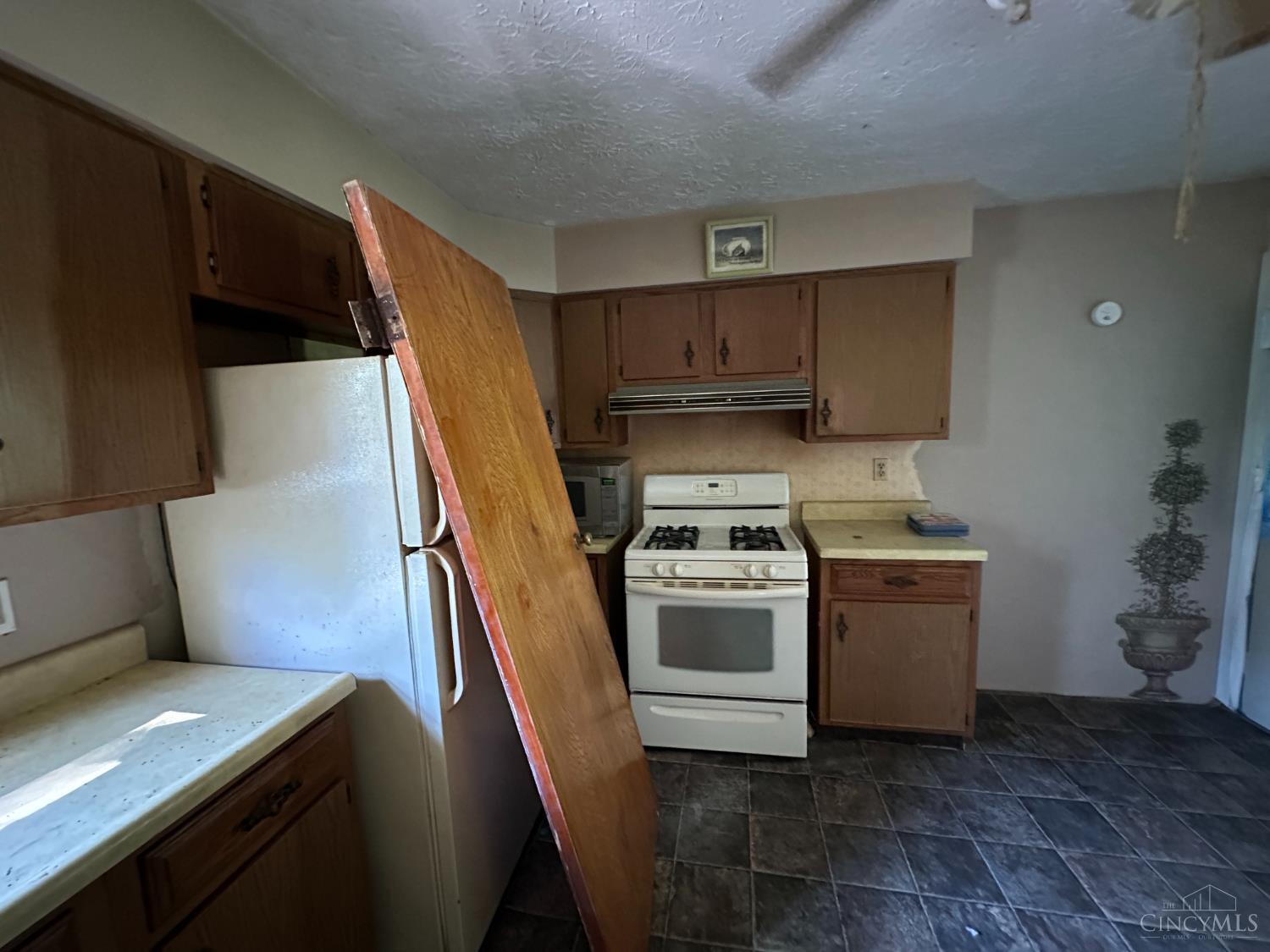 5104 Jonkard Road Cincinnati, OH 45247 - Photo 4 of 42