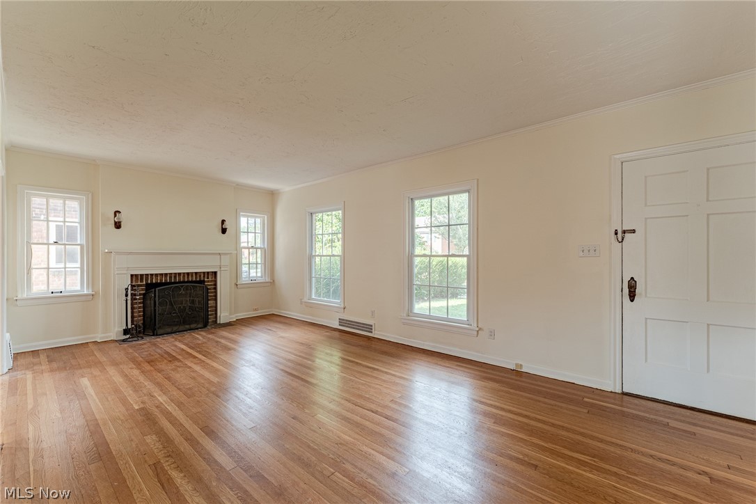 2399 Eardley Road Cleveland, OH 44118 - Photo 3 of 33 Gallery Image 3