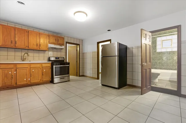 $1,600 | 1727 West 19th Street, Unit 2, Chicago, IL 60608