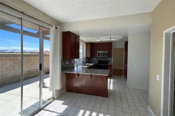 $2,450 | 14527 Pony Trail Road, Victorville, CA 92392