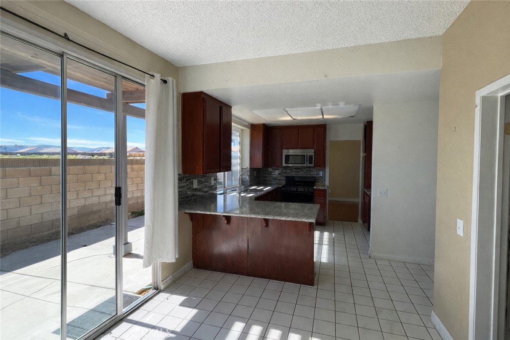 14527 Pony Trail Road Victorville, CA 92392 - Photo 12 of 22