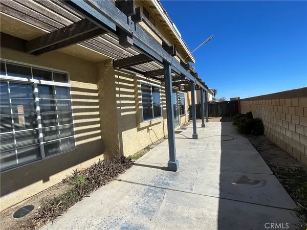 $2,450 | 14527 Pony Trail Road, Victorville, CA 92392