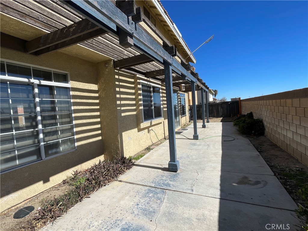 14527 Pony Trail Road Victorville, CA 92392 - Photo 3 of 22