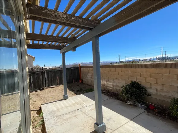 $2,450 | 14527 Pony Trail Road, Victorville, CA 92392