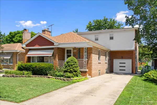 $359,000 | 9253 South Sacramento Avenue, Evergreen Park, IL 60805