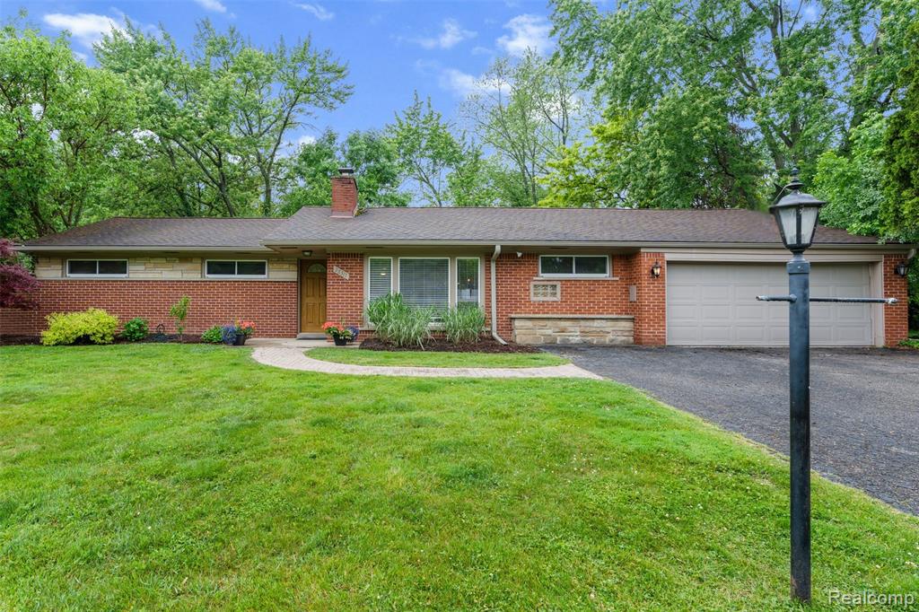28317 New Castle Road Farmington Hills, MI 48331 - Photo 1 of 23