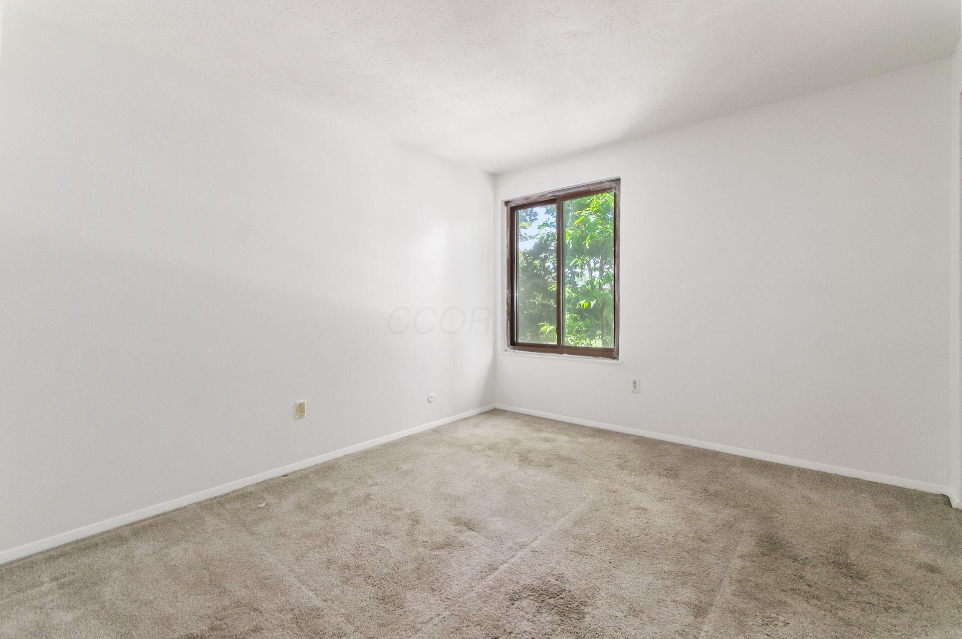 413 Shell Court East Columbus, OH 43213 - Photo 19 of 25 025_ S Whitehall OH 43213 USA
