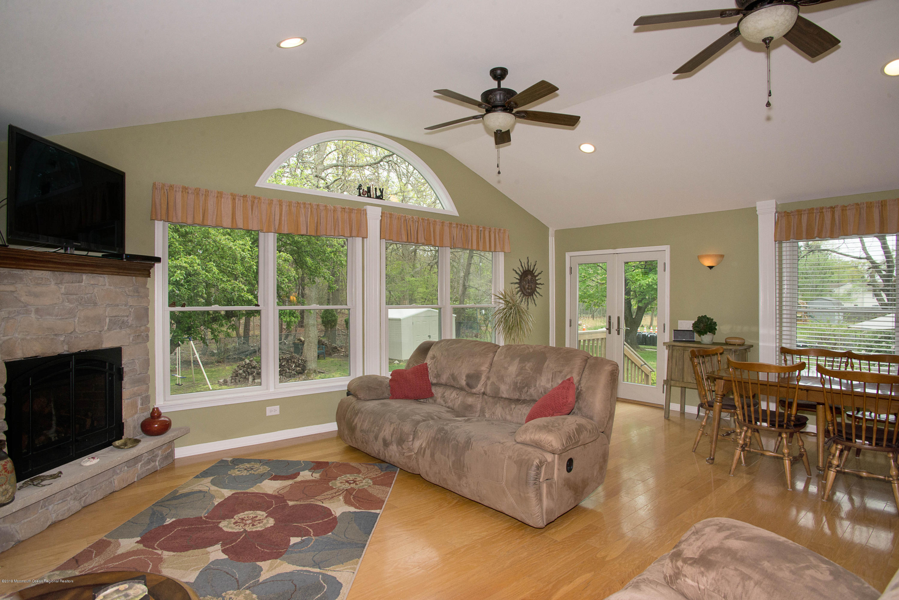 132 Newbury Road Howell, NJ 07731 - Photo 4 of 22 Great Room