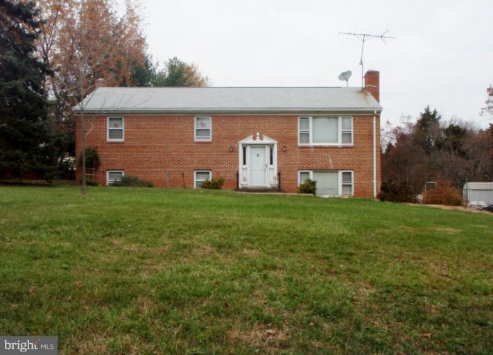 a front view of house with yard