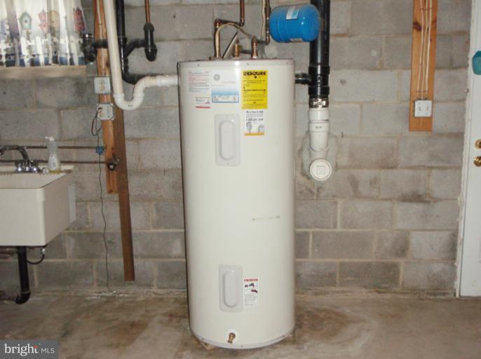 43594 Hay Road Ashburn, VA 20147 - Photo 15 of 16 a bathroom with a sink