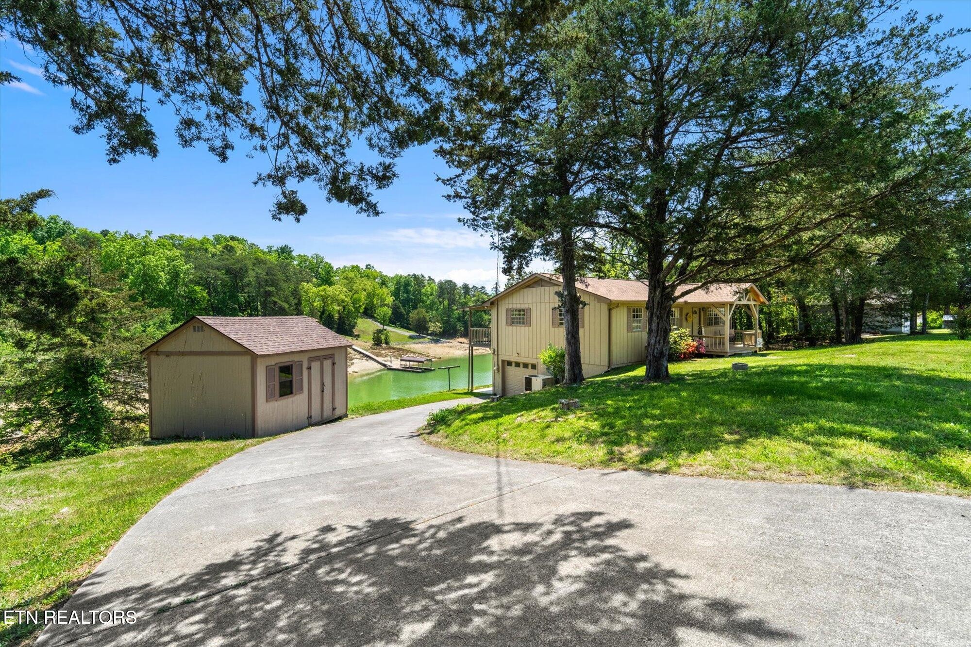 925 Lake Smoky Road Sevierville, TN 37876 - Photo 4 of 31 Gallery Image 4