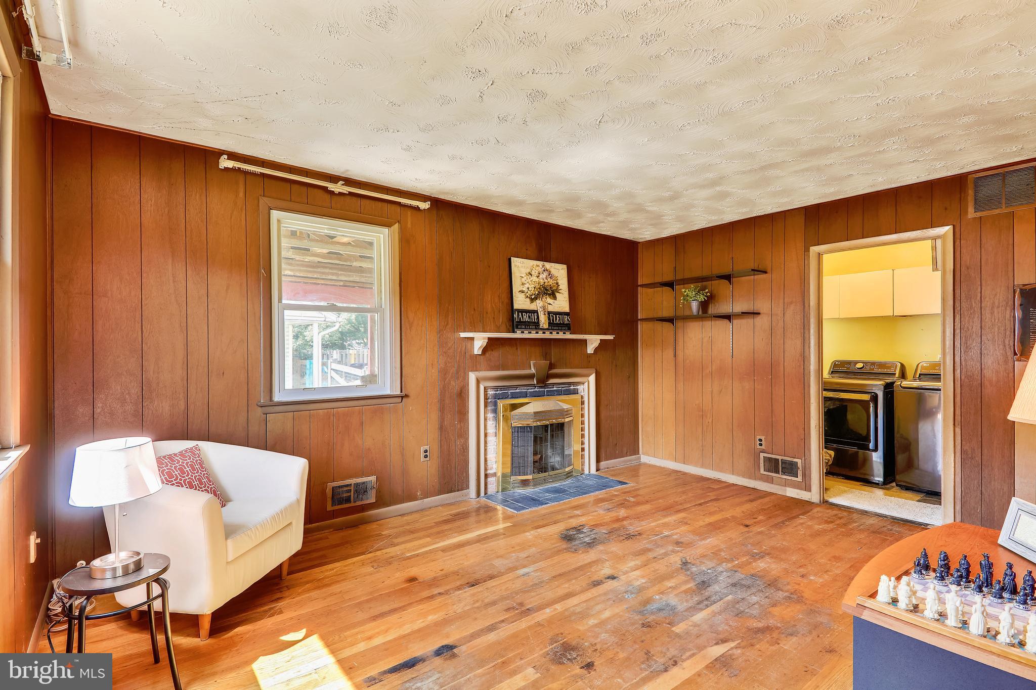 16108 Kent Road Laurel, MD 20707 - Photo 23 of 54 SPACIOUS FAMILY ROOM