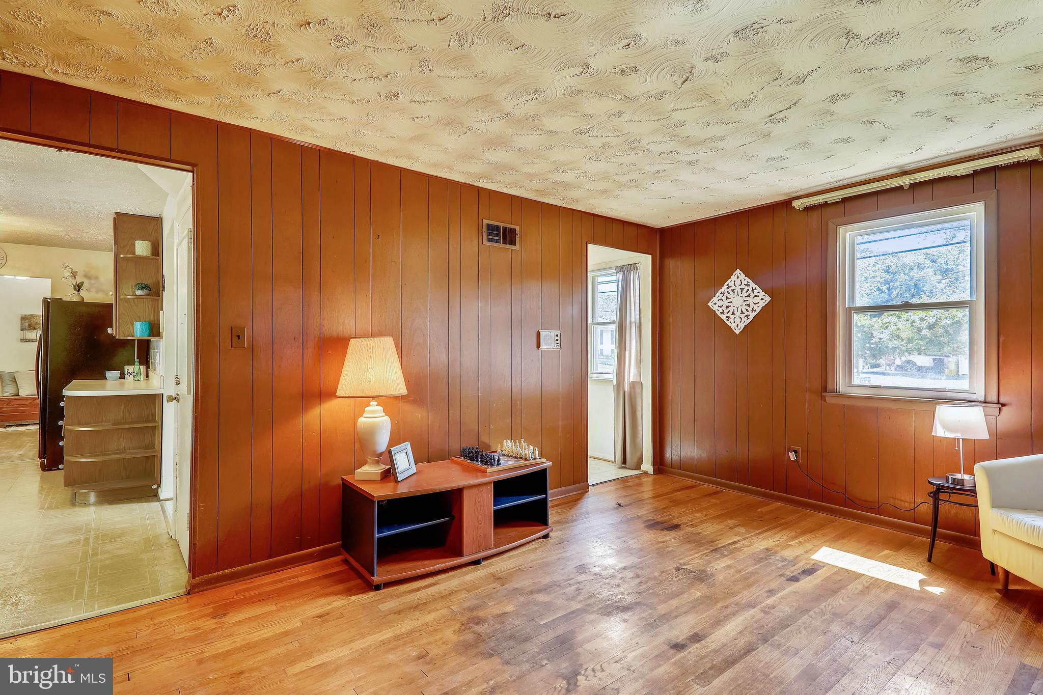16108 Kent Road Laurel, MD 20707 - Photo 25 of 54 FAMILY ROOM WITH FRONT & SIDE WINDOWS