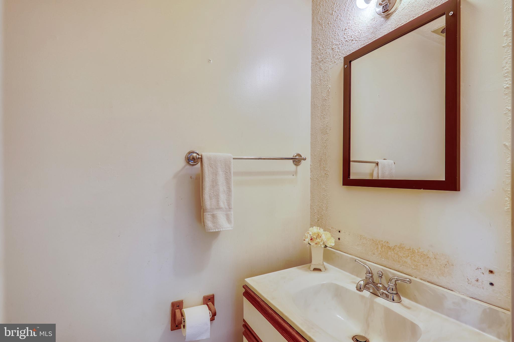 16108 Kent Road Laurel, MD 20707 - Photo 28 of 54 MAIN LEVEL POWDER ROOM