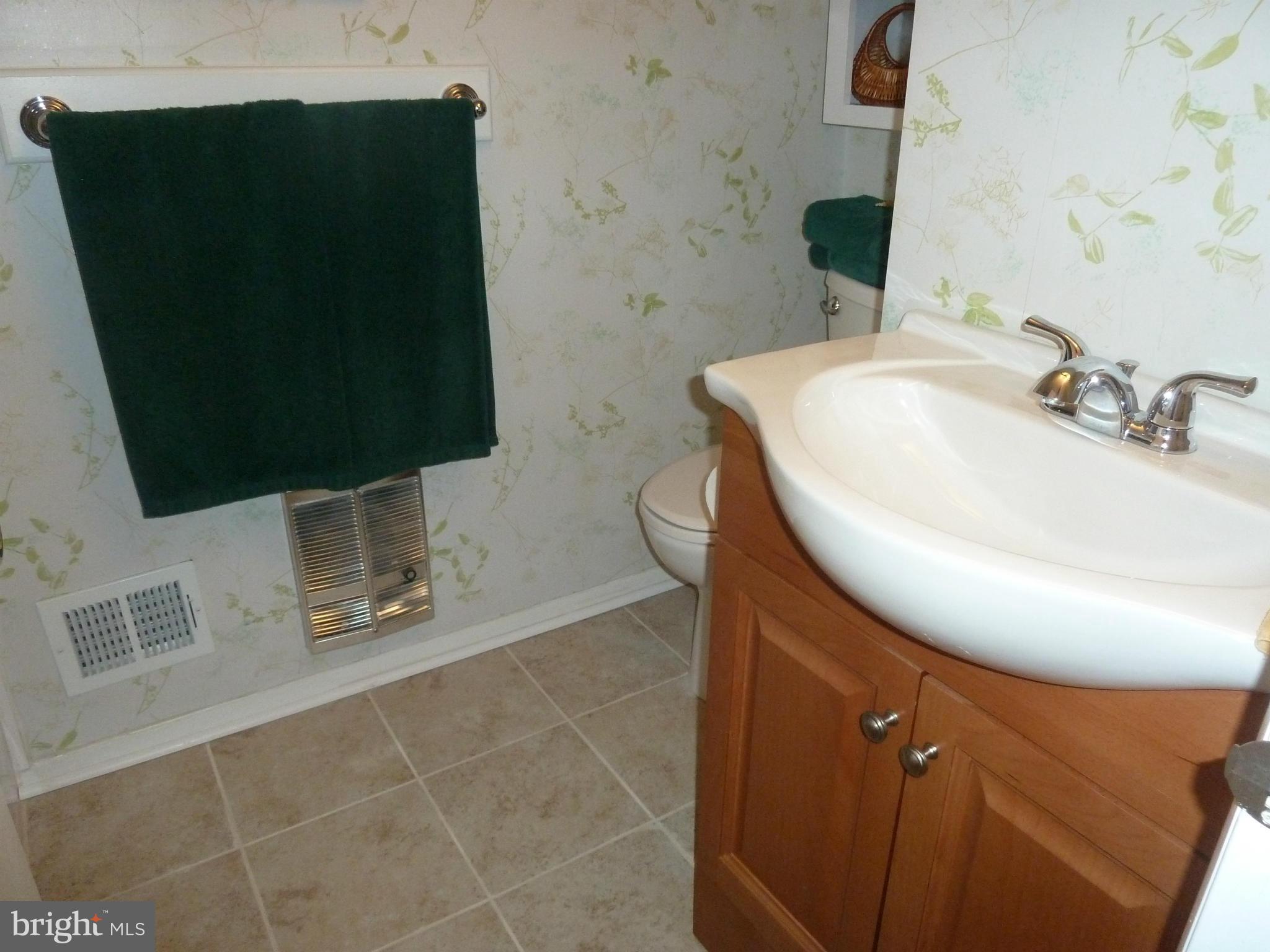 197 Hickory Point Road Pasadena, MD 21122 - Photo 15 of 26 Bath