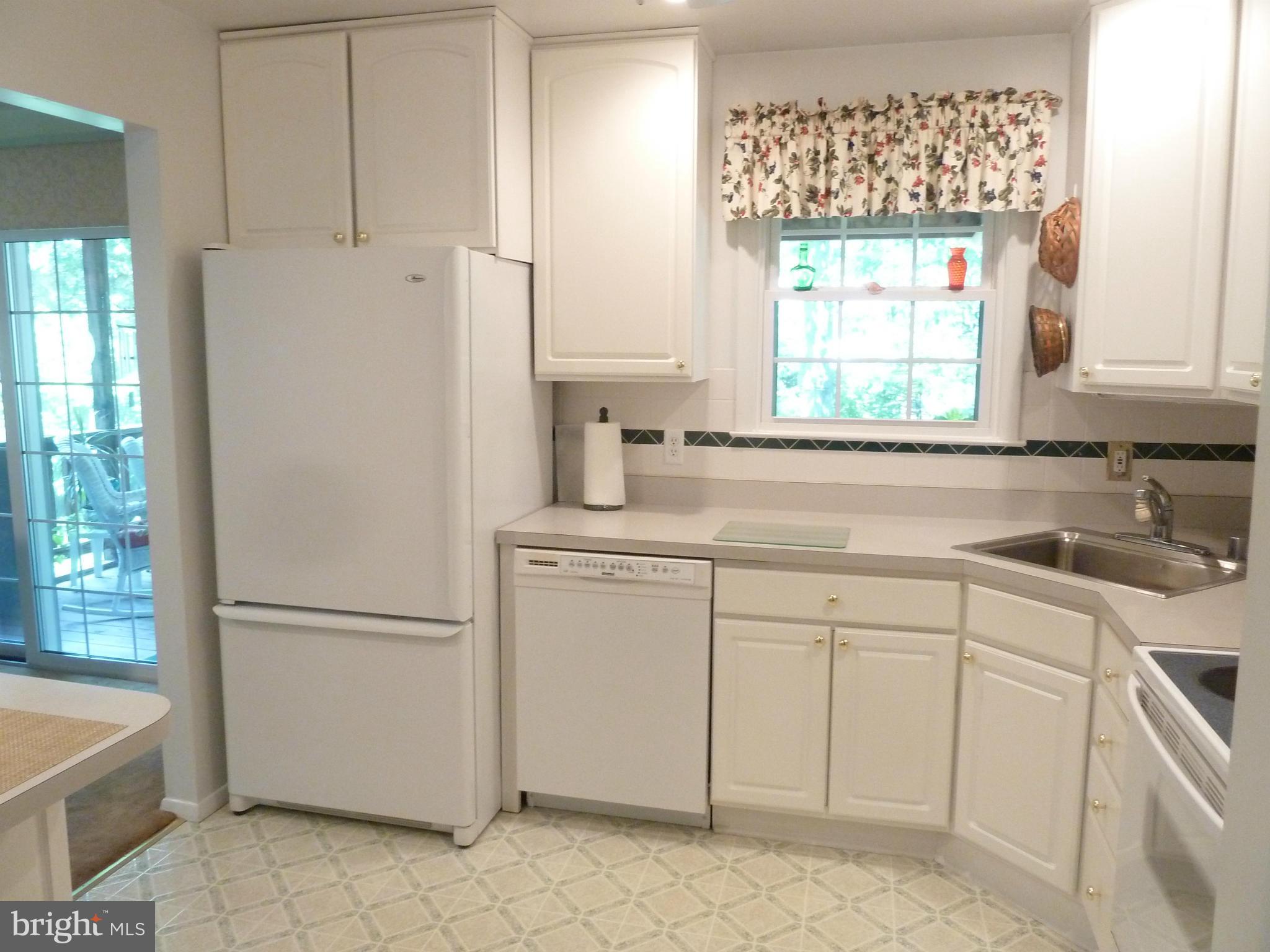 197 Hickory Point Road Pasadena, MD 21122 - Photo 3 of 26 Kitchen