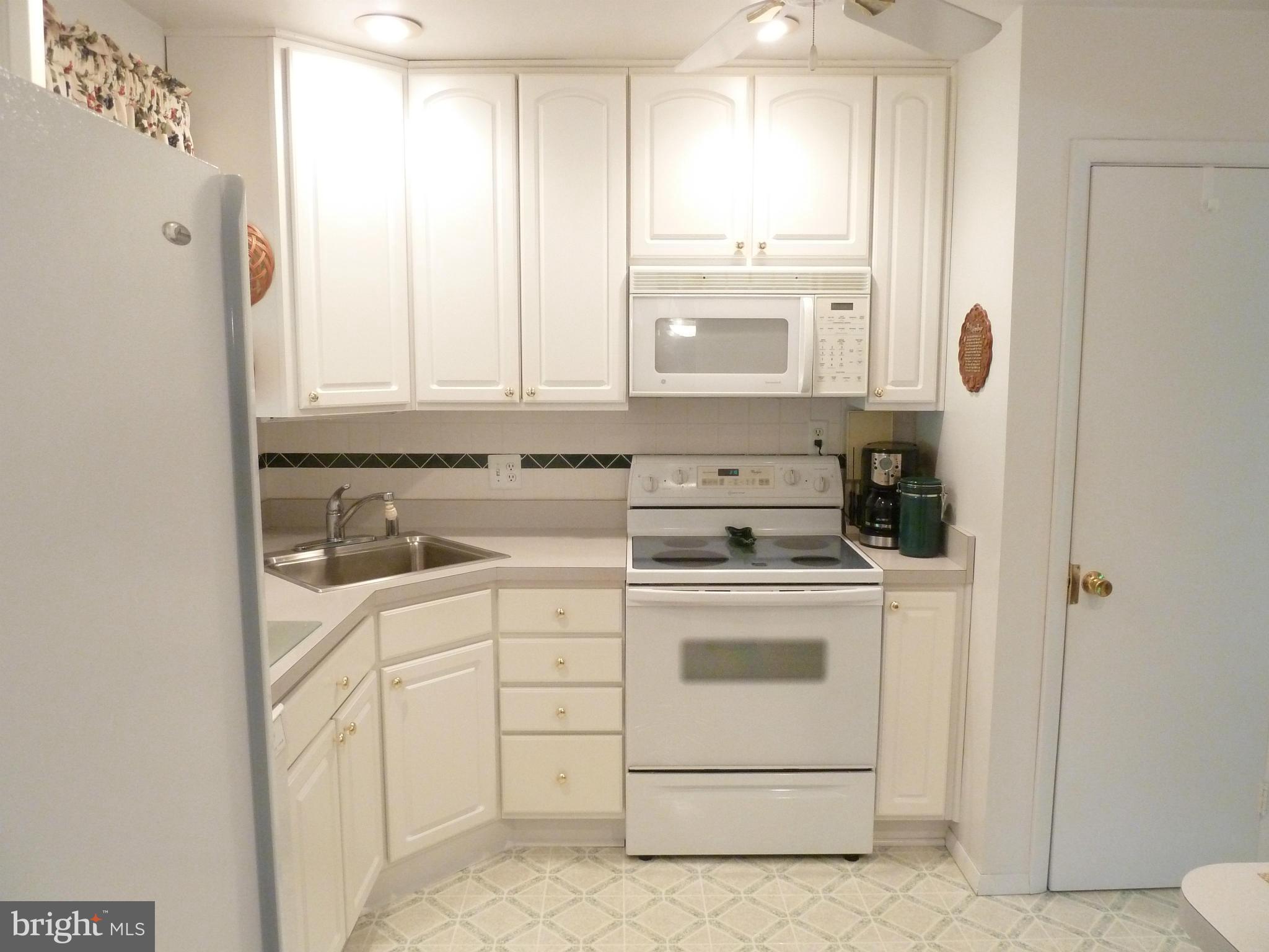 197 Hickory Point Road Pasadena, MD 21122 - Photo 4 of 26 Kitchen