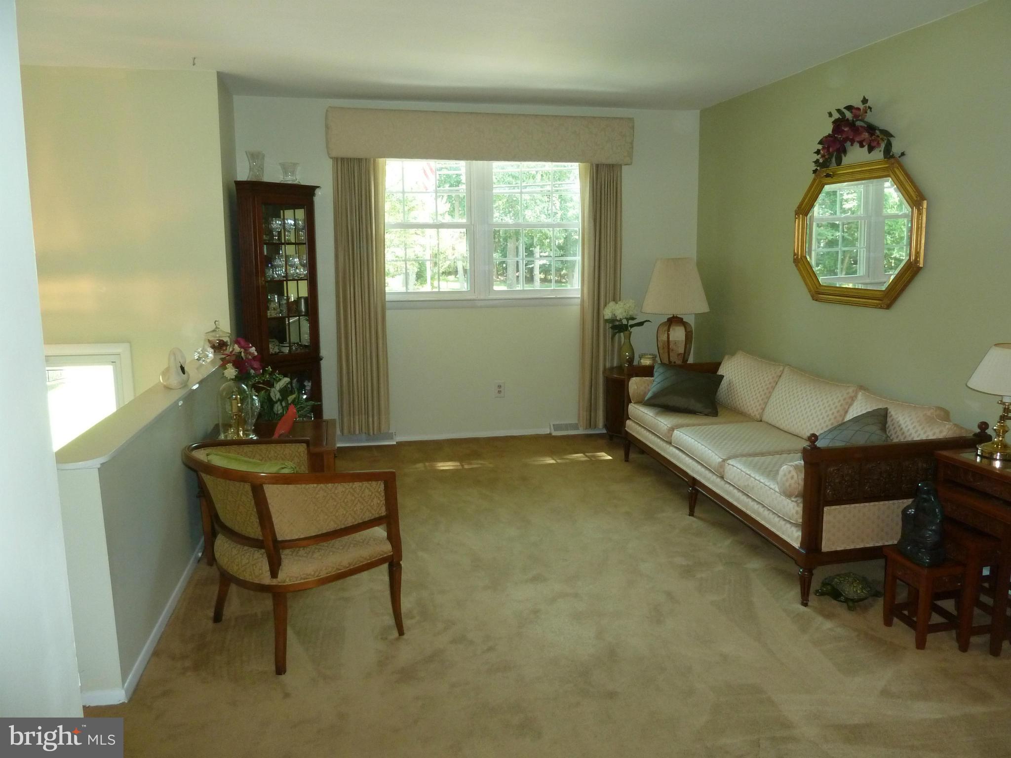 197 Hickory Point Road Pasadena, MD 21122 - Photo 7 of 26 Living Room