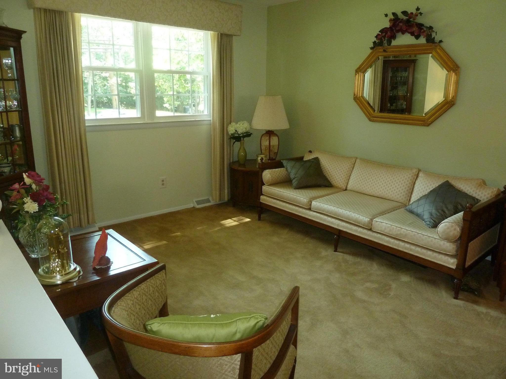 197 Hickory Point Road Pasadena, MD 21122 - Photo 8 of 26 Living Room