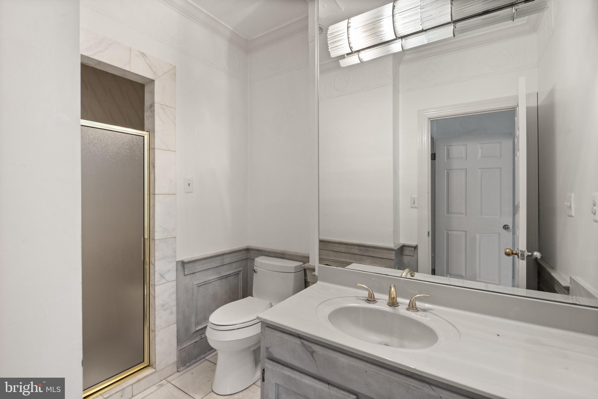 6121 Long Meadow Road McLean, VA 22101 - Photo 13 of 20 a bathroom with a toilet a sink and mirror