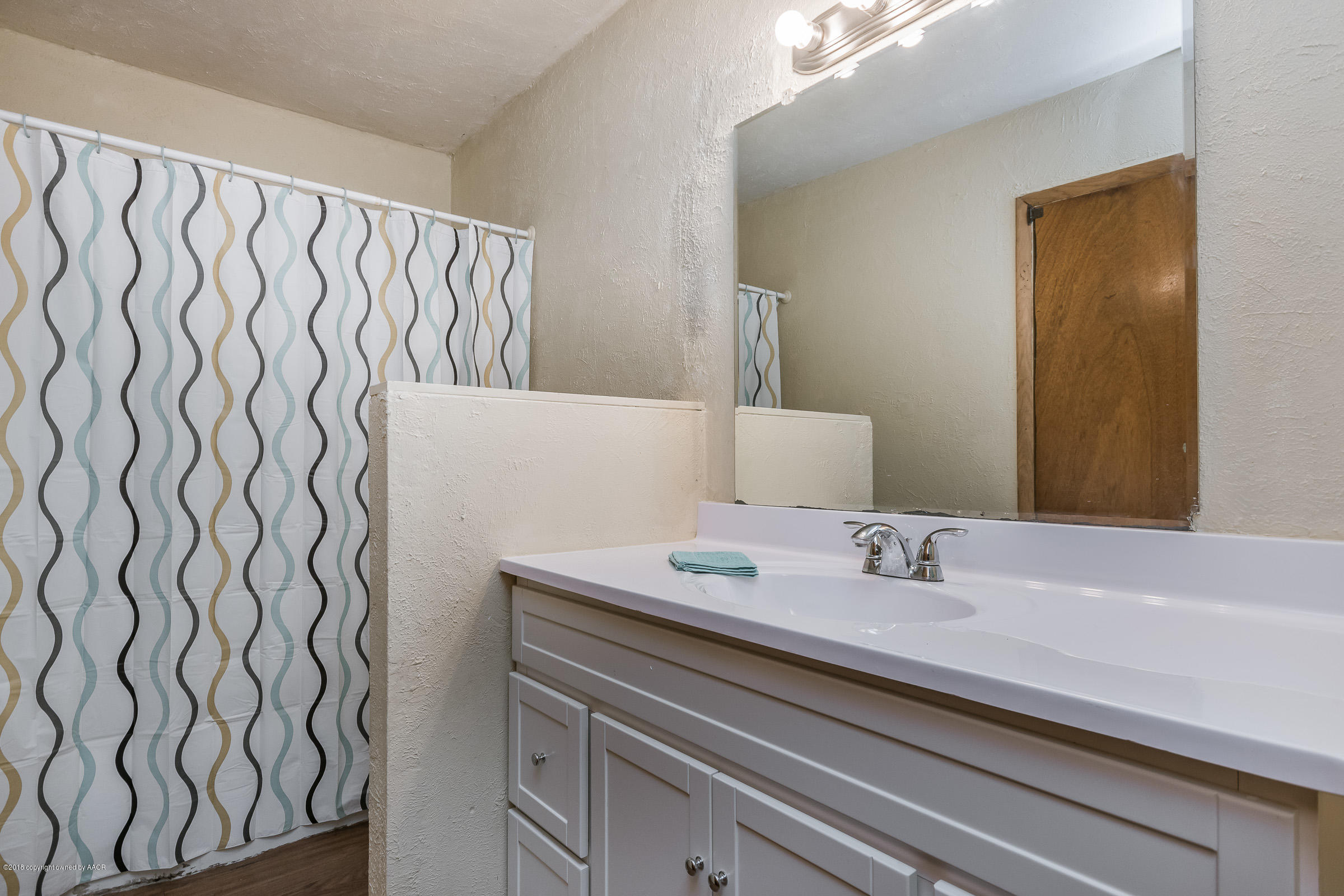 1703 North Spring Street Amarillo, TX 79107 - Photo 14 of 17 Hall Bathroom_