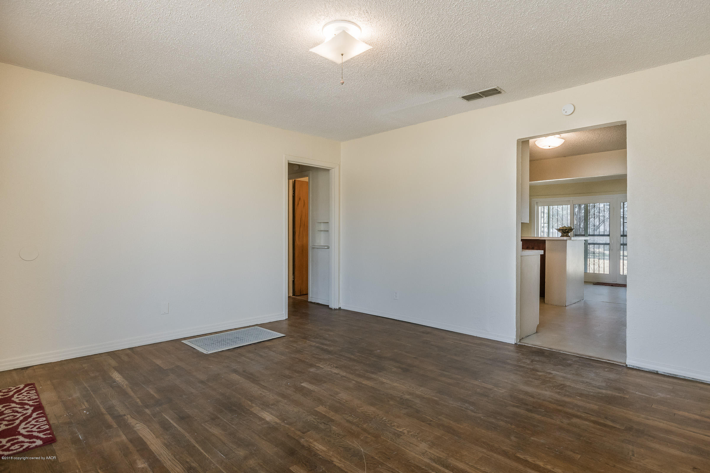 1703 North Spring Street Amarillo, TX 79107 - Photo 2 of 17 Living Room_
