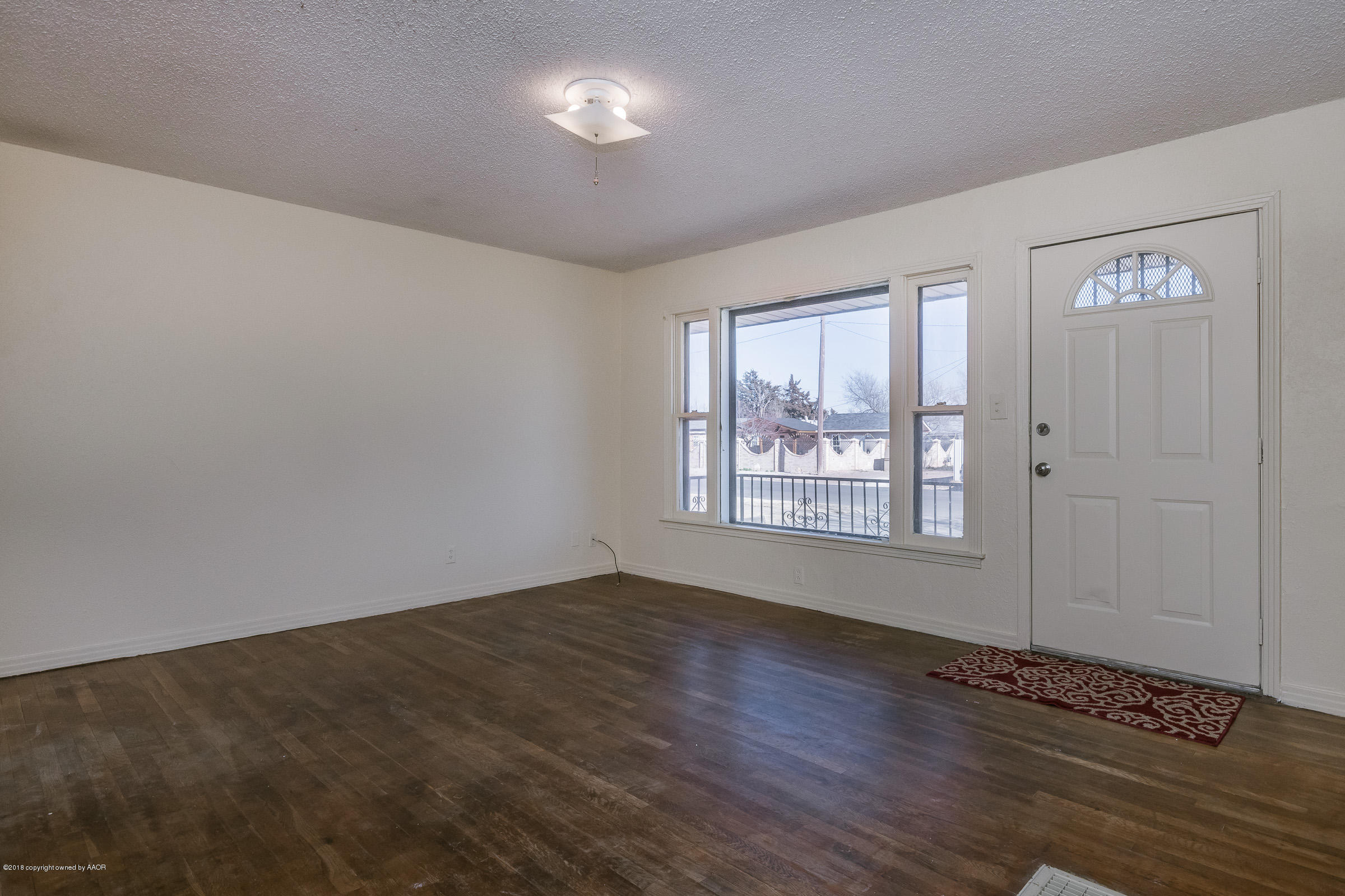 1703 North Spring Street Amarillo, TX 79107 - Photo 3 of 17 Living Room_-2