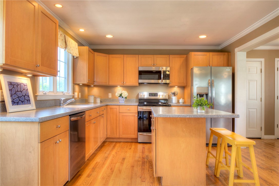 230 Spring Hill Road Portsmouth, RI 02871 - Photo 9 of 34 Gallery Image 9