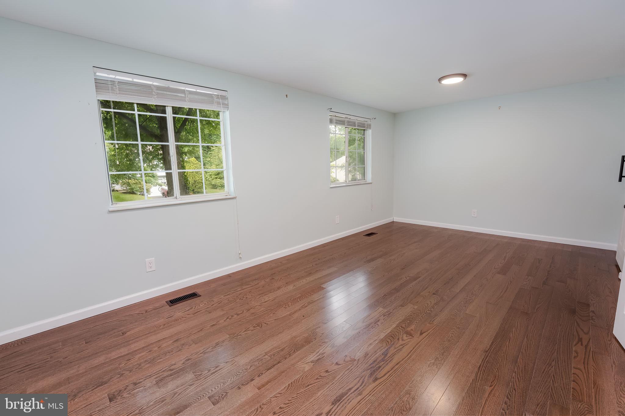 5917 Freds Oak Road Burke, VA 22015 - Photo 11 of 32 Largest bedroom on upper level