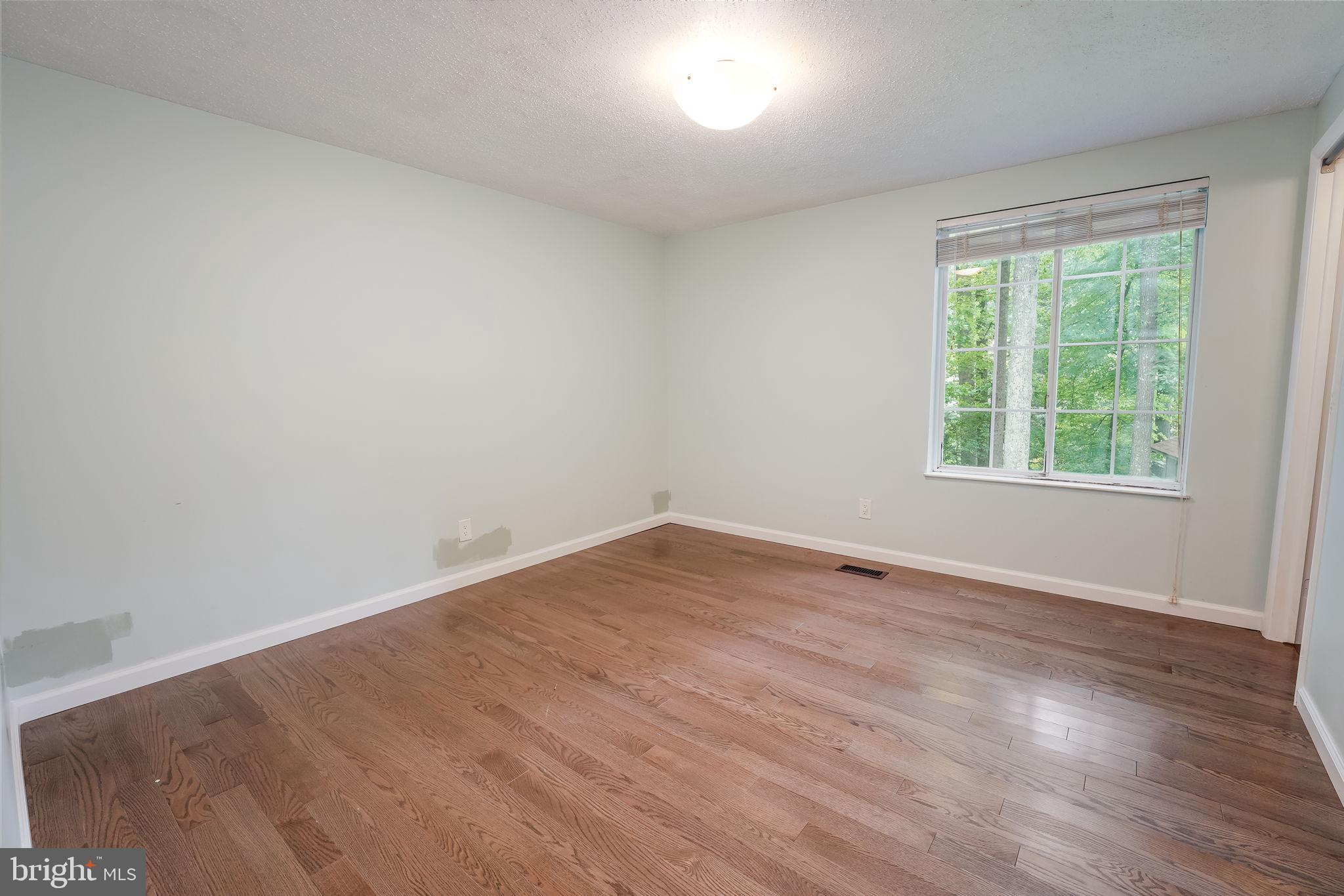 5917 Freds Oak Road Burke, VA 22015 - Photo 14 of 32 Owners' suite with bath