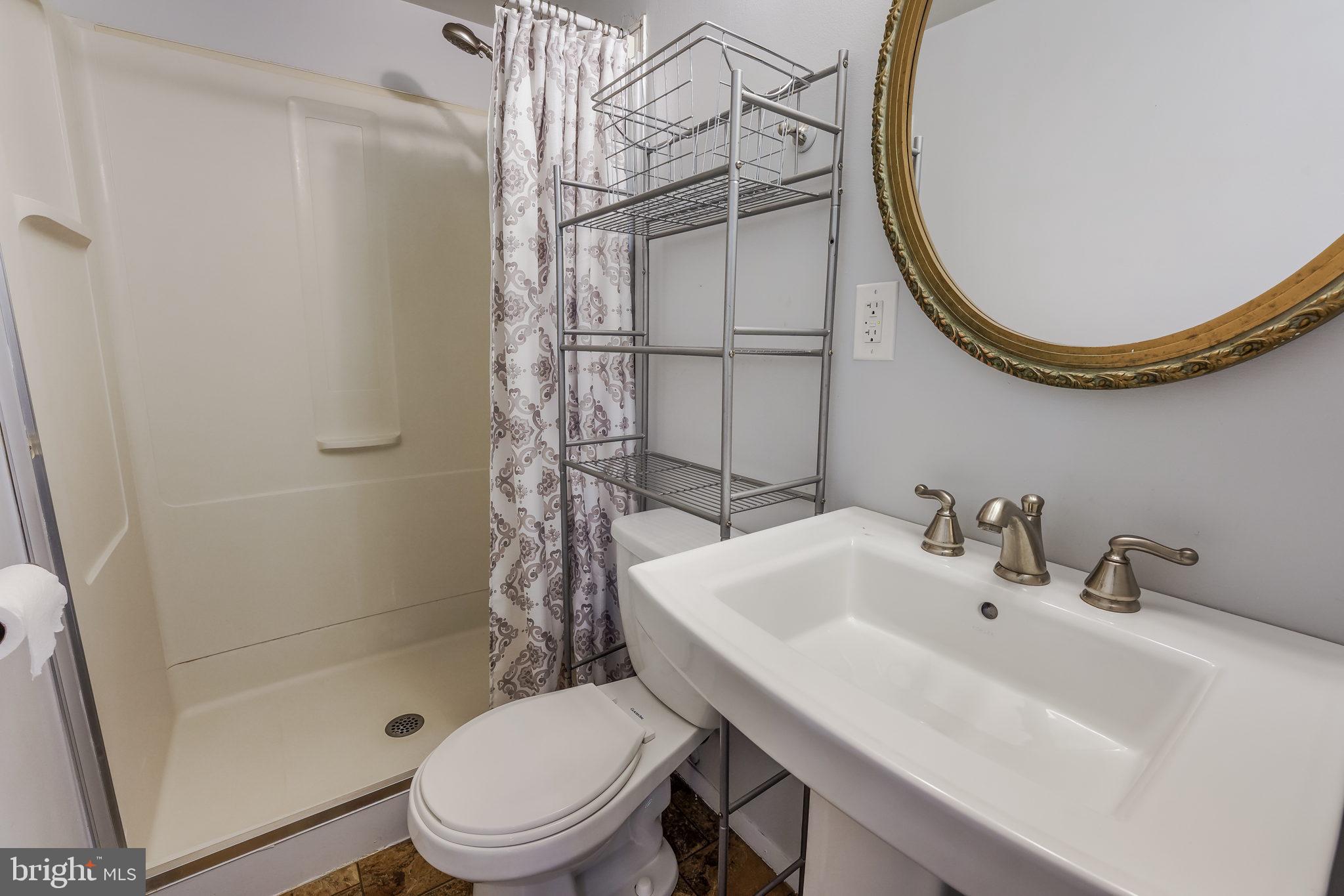 5917 Freds Oak Road Burke, VA 22015 - Photo 16 of 32 Ensuite bathroom