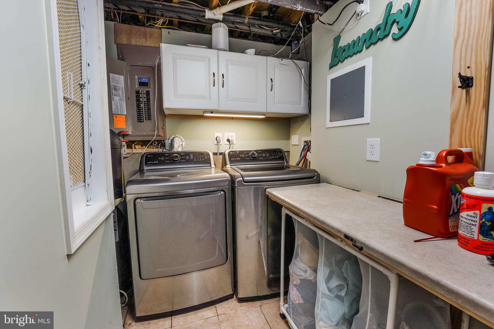 5917 Freds Oak Road Burke, VA 22015 - Photo 21 of 32 Laundry area