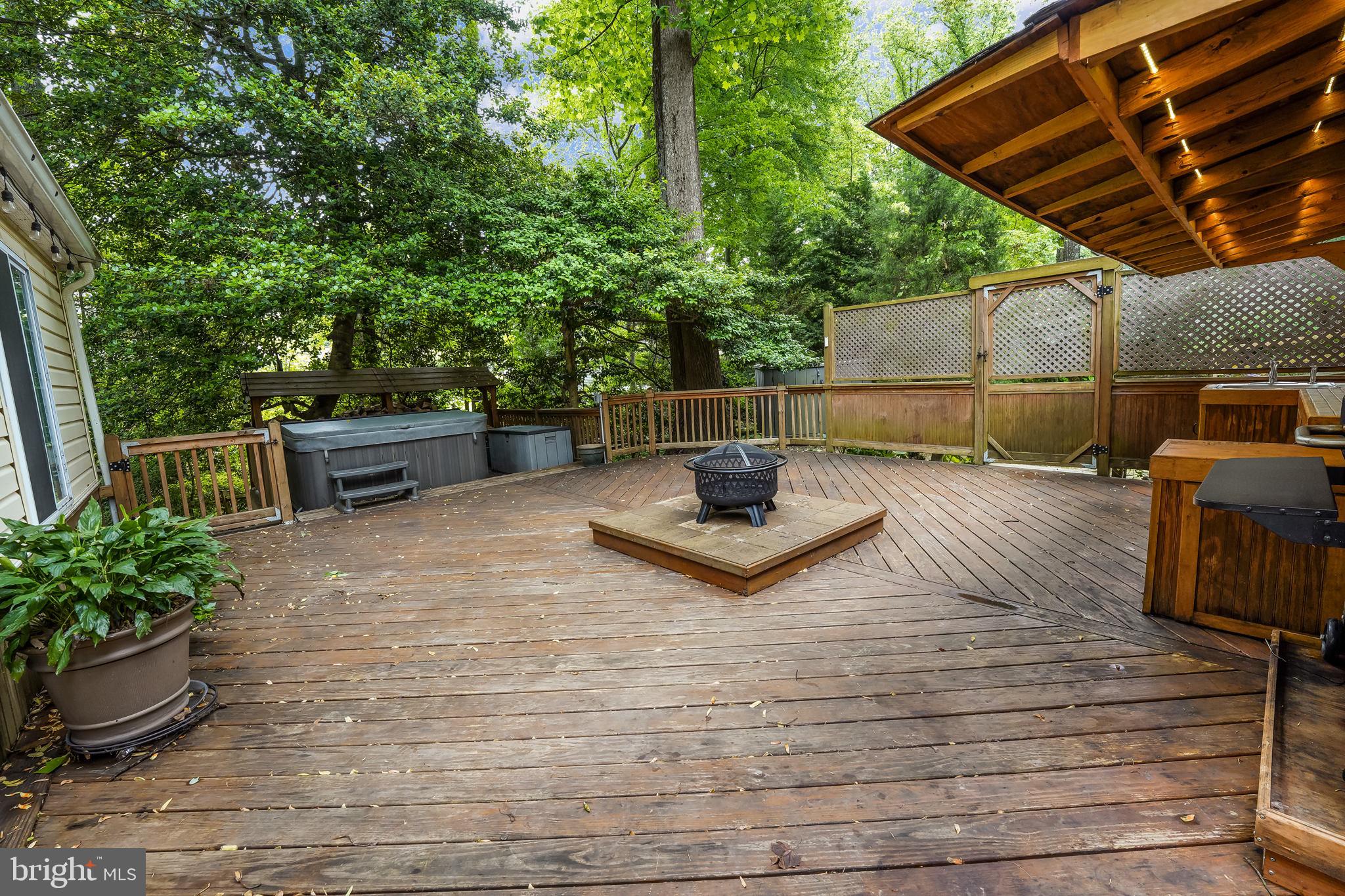 5917 Freds Oak Road Burke, VA 22015 - Photo 23 of 32 Private and shaded