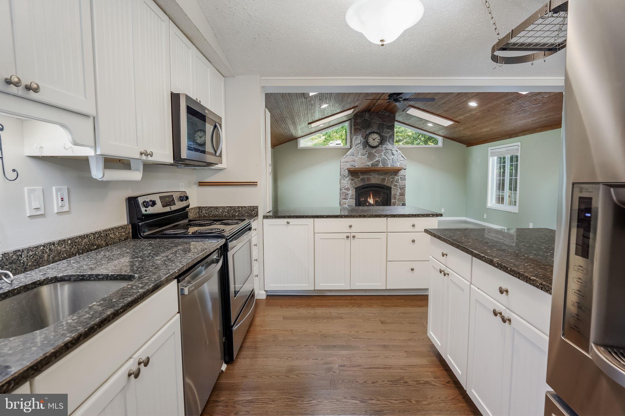 5917 Freds Oak Road Burke, VA 22015 - Photo 7 of 32 Open to the amazing family room!