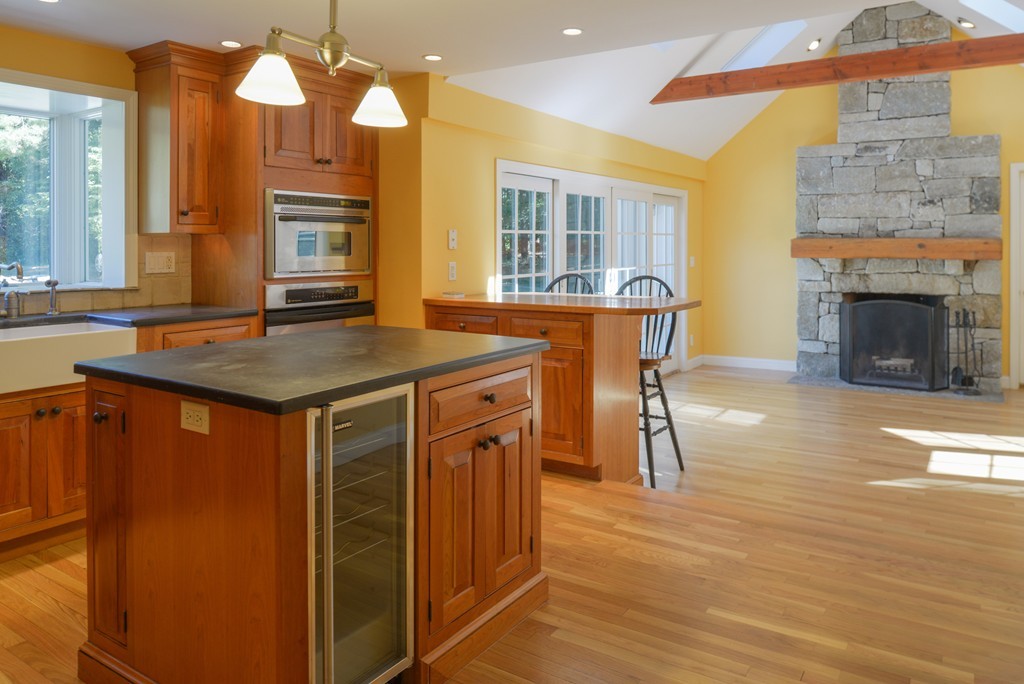 234 Ipswich Road Topsfield, MA 01983 - Photo 6 of 26 Gallery Image 6