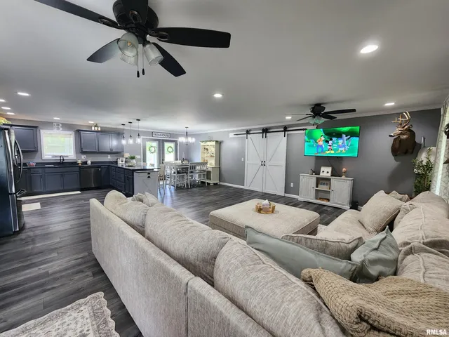 $273,000 | 1009 Trolley Road, Eldorado, IL 62930