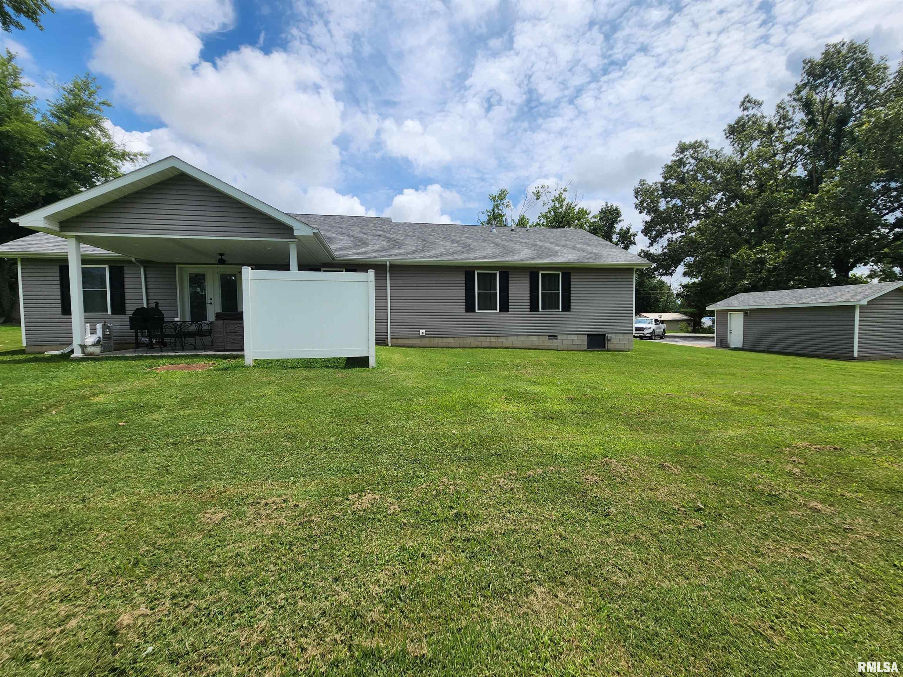 1009 Trolley Road Eldorado, IL 62930 - Photo 4 of 40