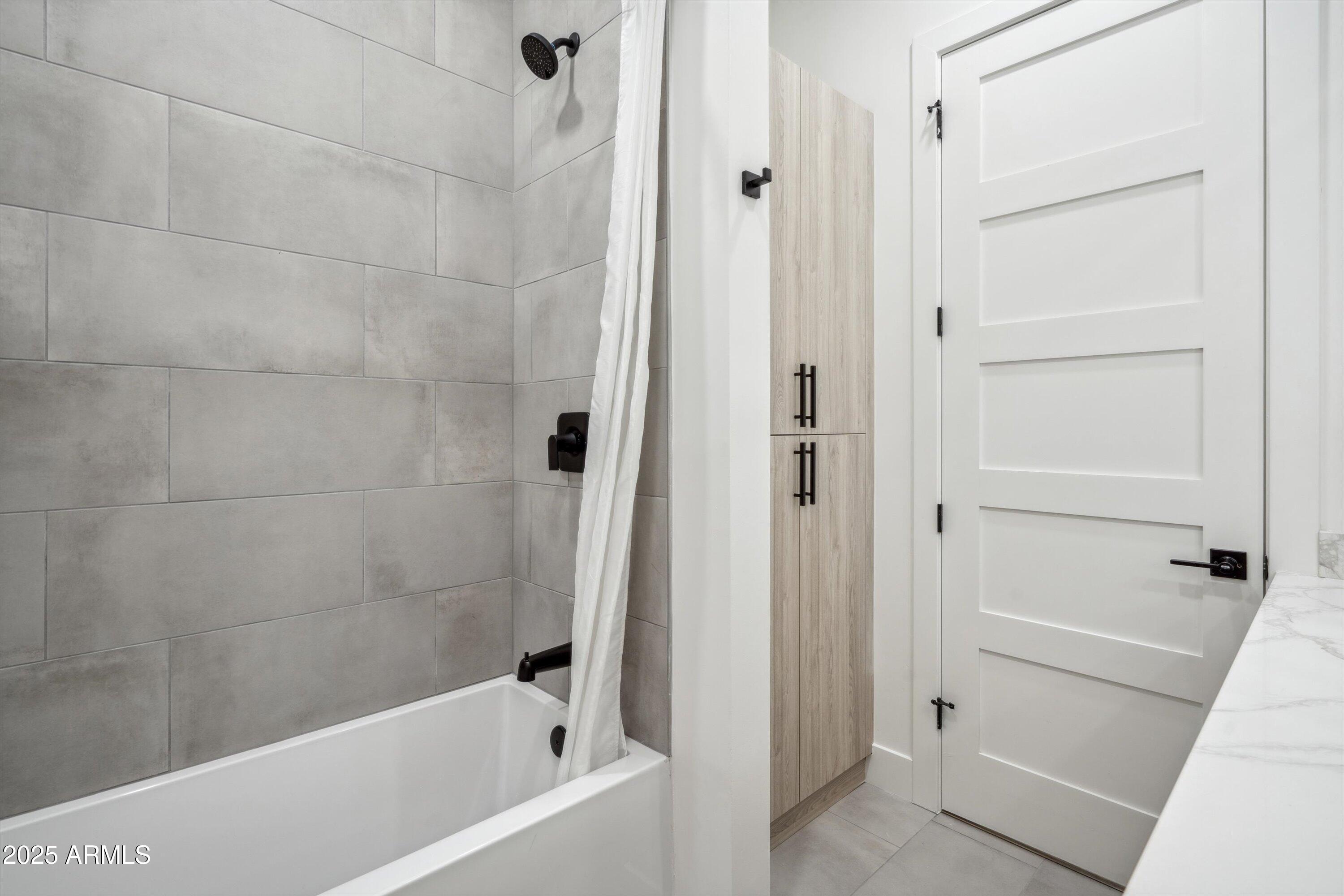 1501 North Miller Road, Unit 1009 Scottsdale, AZ 85257 - Photo 26 of 46 23-Bathroom 1