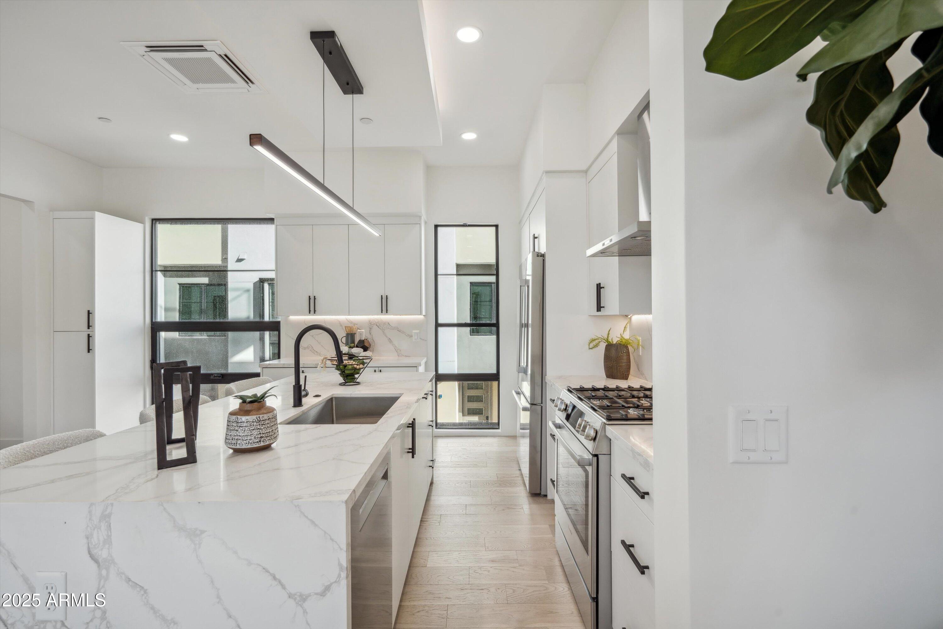 1501 North Miller Road, Unit 1009 Scottsdale, AZ 85257 - Photo 3 of 46 06-Kitchen