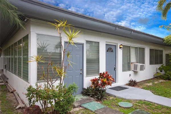 $2,900 | 1050 92nd Street, Unit 4, Bay Harbor Islands, FL 33154