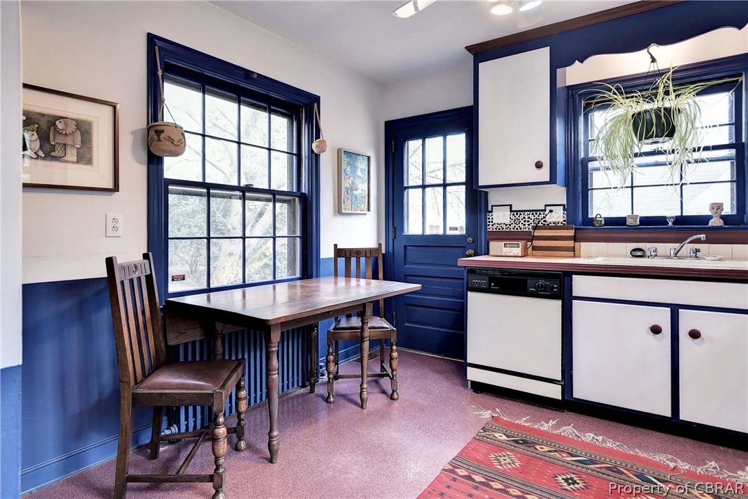 301 Indian Springs Road Williamsburg, VA 23185 - Photo 14 of 25 The kitchen offers space for a breakfast area overlooking the backyard.