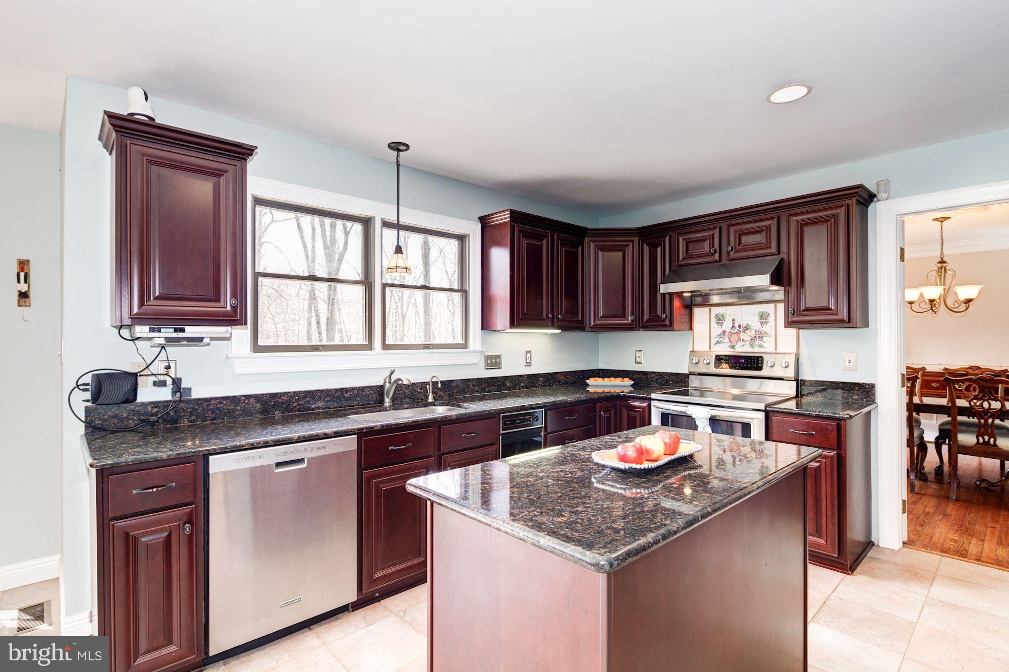 3315 Whitesworth Road Phoenix, MD 21131 - Photo 11 of 30 Cherry Cabs/Granite Counter/Island