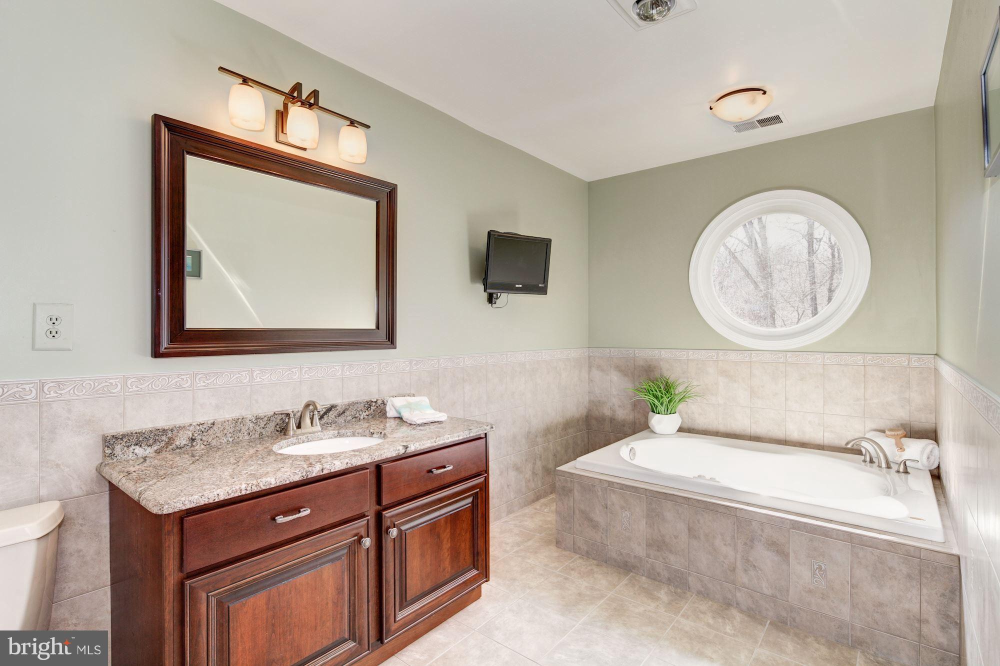 3315 Whitesworth Road Phoenix, MD 21131 - Photo 25 of 30 Bedroom (Master) w/Separate Vanity/WP Tub/Ceramic