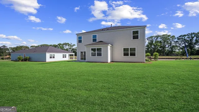 a view of a house with backyard