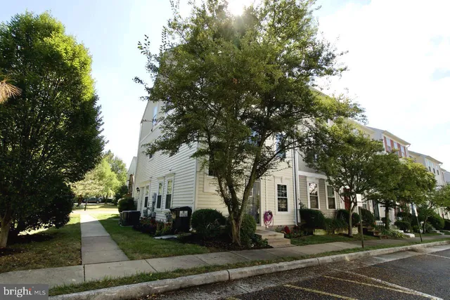 $2,400 | 22908 Regent Terrace, Sterling, VA 20166