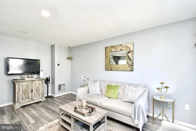 $2,400 | 22908 Regent Terrace, Sterling, VA 20166