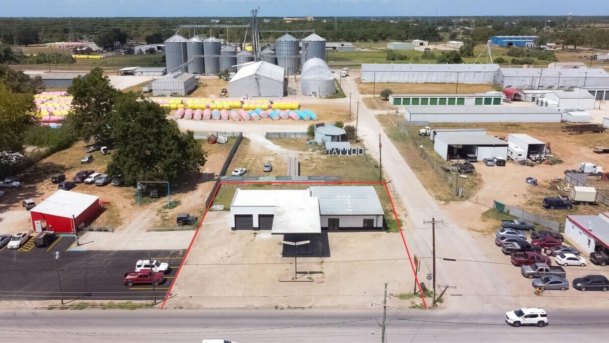 623 North Richmond Road Wharton, TX 77488 - Photo 7 of 30