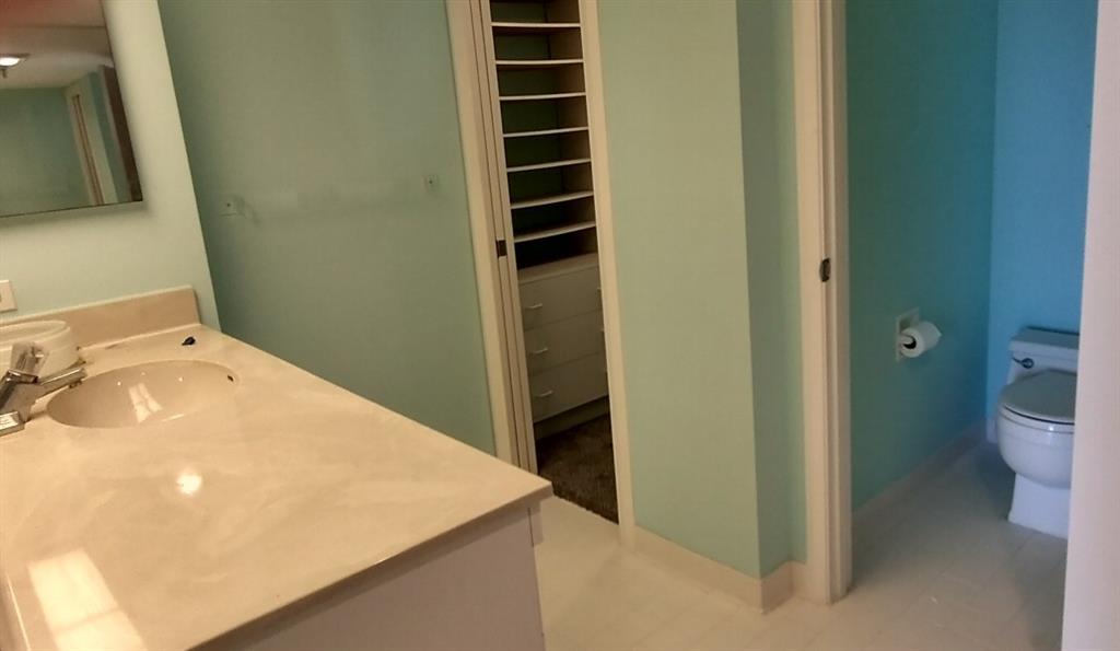 123 Lakeshore Drive, Unit 2042 North Palm Beach, FL 33408 - Photo 12 of 17 Main bath